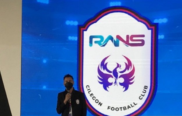 Chairman RANS Cilegon FC Raffi Ahmad saat mengumumkan skuad di event Indonesia International Motor Show (IIMS) JIEXPO, Kemayoran, Jakarta,
