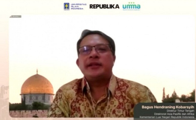 Direktur Timur Tengah, Direktorat Asia Pasifik dan Afrika Kementerian Luar Negeri RI Bagus Hendraning Kobarsyih berbicara dalam Seminar Nasional