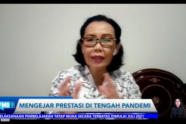 Tangkapan layar Ketua Umum Persatuan Guru Republik Indonesia Unifah Rosyidi dalam webinar di Jakarta